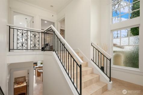 8772 Sand Point Way NE Seattle WA 98115