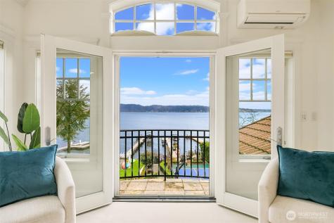 8772 Sand Point Way NE Seattle WA 98115