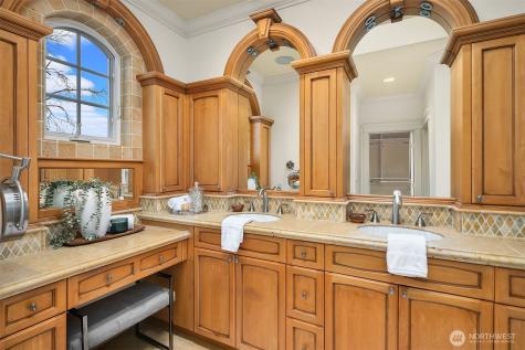 8772 Sand Point Way NE Seattle WA 98115