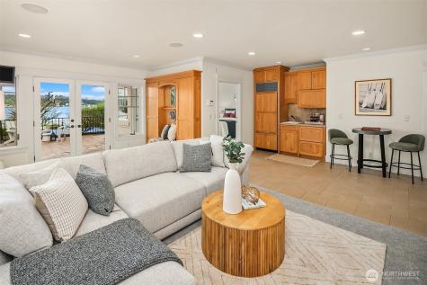 8772 Sand Point Way NE Seattle WA 98115