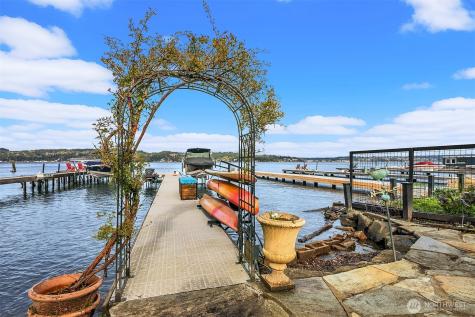 8772 Sand Point Way NE Seattle WA 98115