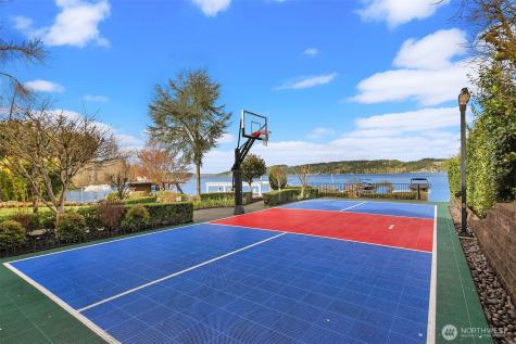 8772 Sand Point Way NE Seattle WA 98115