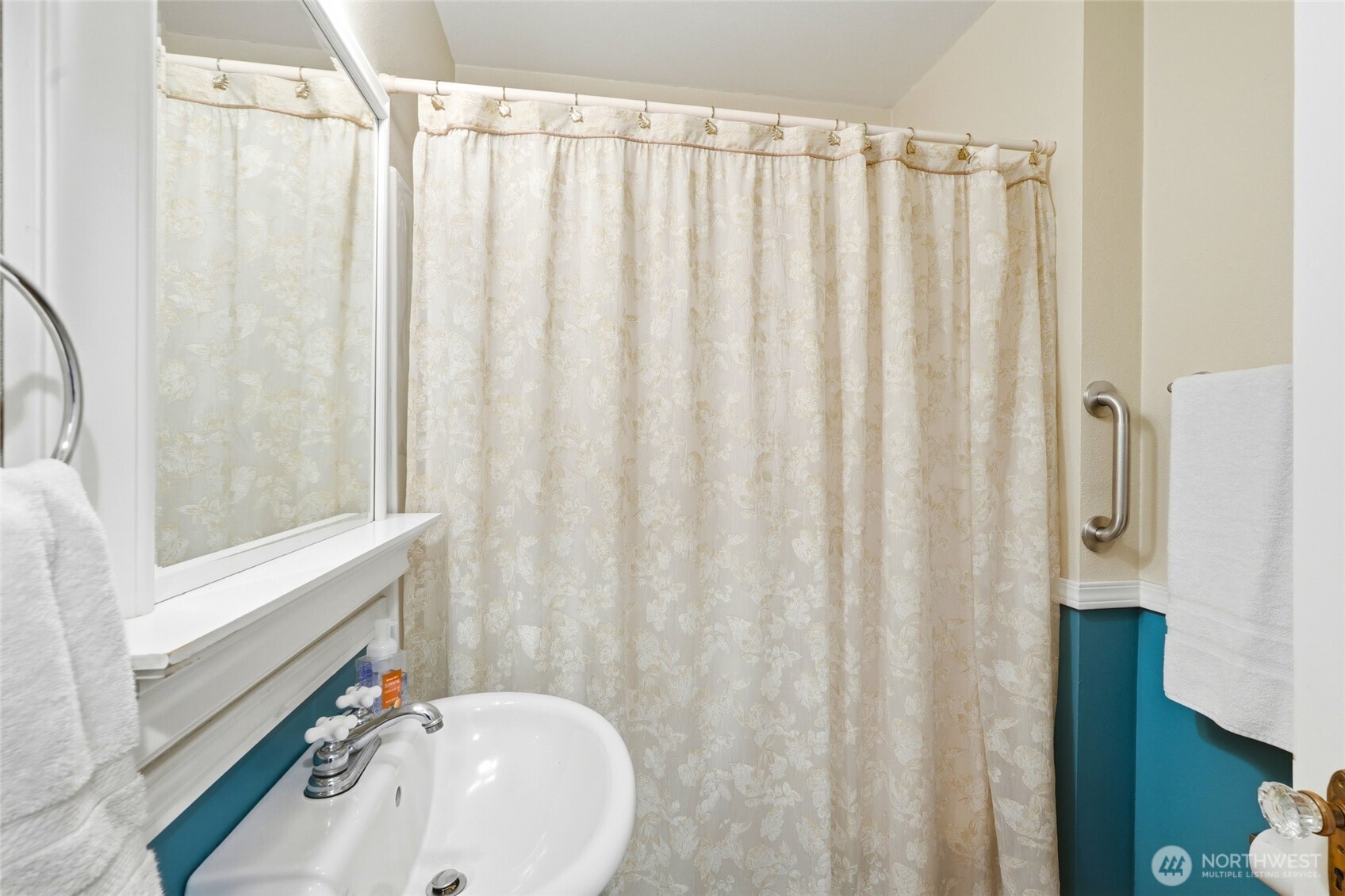 236 SW 166th Place Normandy Park WA 98166