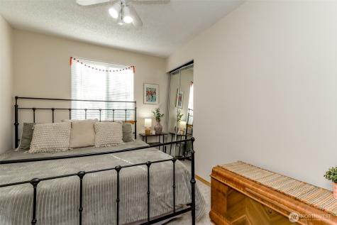 31233 47th Place SW Federal Way WA 98023
