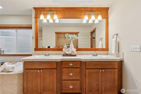 8827 NE 148th Place Kenmore WA 98028