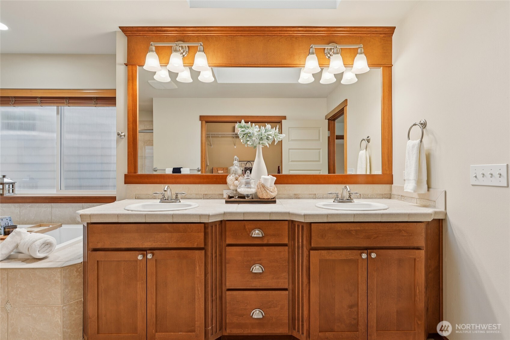 8827 NE 148th Place Kenmore WA 98028