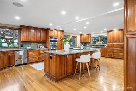 106 Cascade Key Bellevue WA 98006