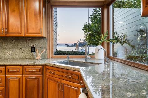 106 Cascade Key Bellevue WA 98006