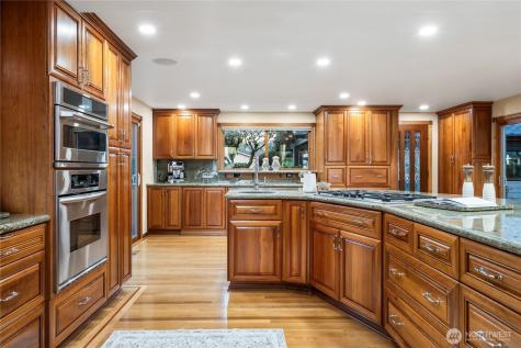 106 Cascade Key Bellevue WA 98006