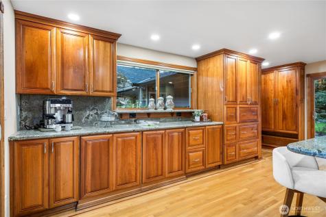 106 Cascade Key Bellevue WA 98006