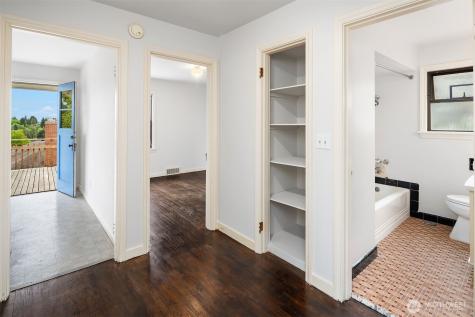 8622 17th Avenue NE Seattle WA 98115