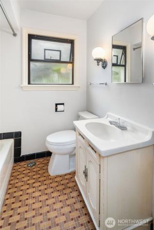 8622 17th Avenue NE Seattle WA 98115