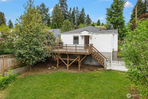 8622 17th Avenue NE Seattle WA 98115