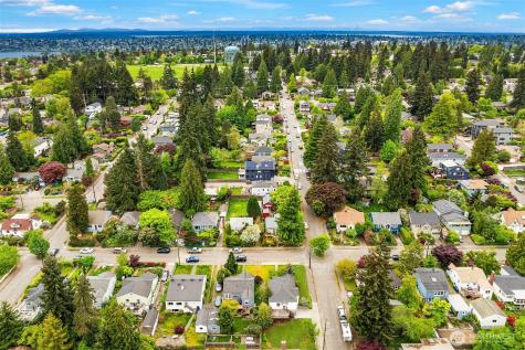 8622 17th Avenue NE Seattle WA 98115