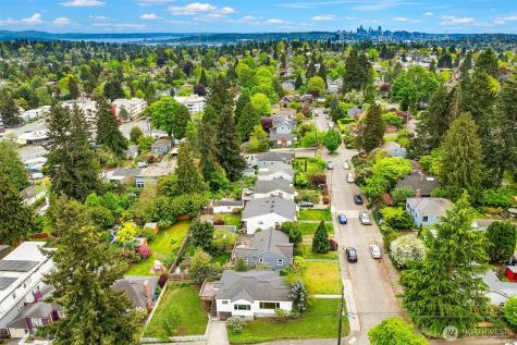 8622 17th Avenue NE Seattle WA 98115