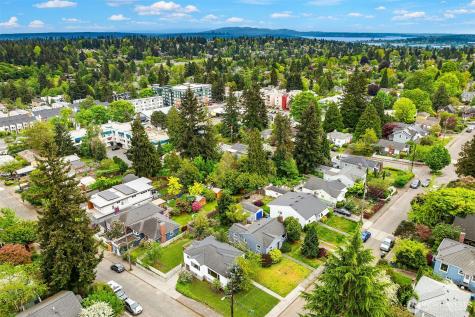 8622 17th Avenue NE Seattle WA 98115