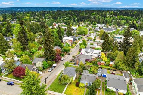 8622 17th Avenue NE Seattle WA 98115