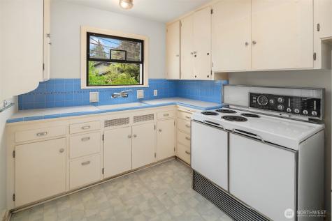 8622 17th Avenue NE Seattle WA 98115