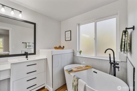 1136 Davis Lake Road Morton WA 98356