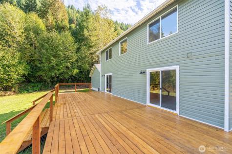 1136 Davis Lake Road Morton WA 98356