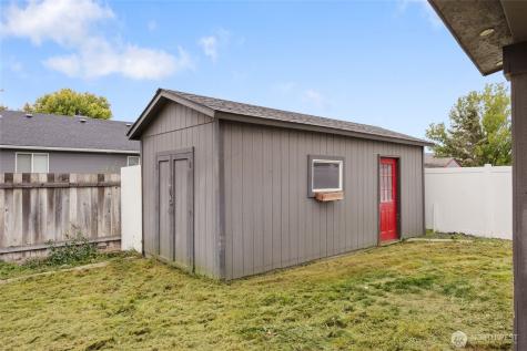 1059 July Court Moses Lake WA 98837