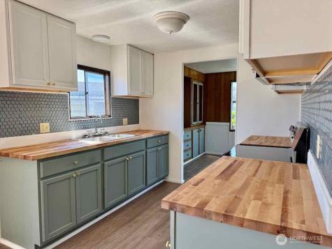 20 Meander Way Aberdeen WA 98520