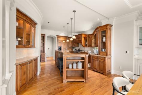 15889 25th Avenue SW Burien WA 98166