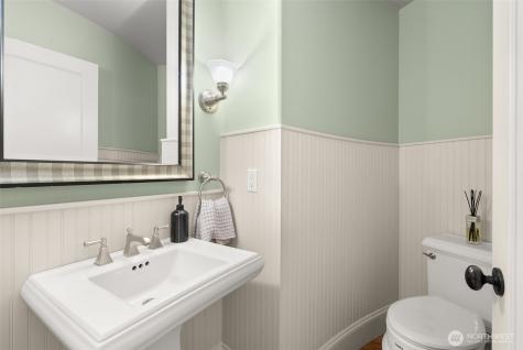15889 25th Avenue SW Burien WA 98166