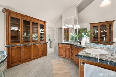 15889 25th Avenue SW Burien WA 98166