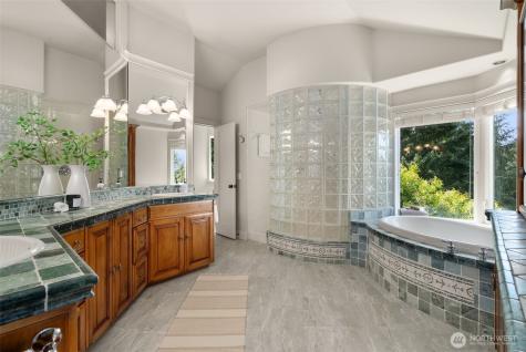 15889 25th Avenue SW Burien WA 98166
