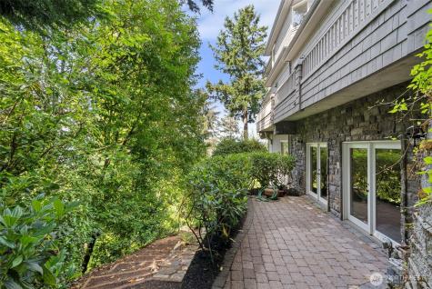 15889 25th Avenue SW Burien WA 98166