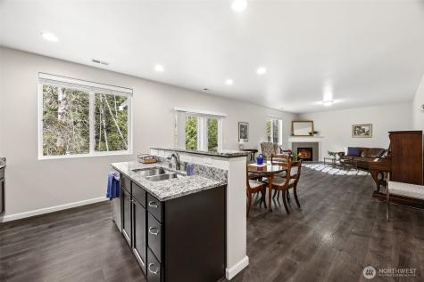 6513 Summerwood Drive E Puyallup WA 98373