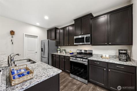 6513 Summerwood Drive E Puyallup WA 98373