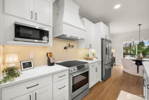 16823 Alder Way Lynnwood WA 98037