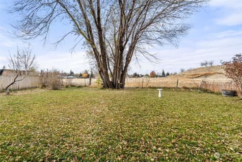 2402 S 81st Avenue Yakima WA 98903