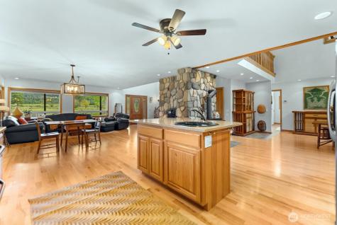 19 Mariposa Lane Winthrop WA 98862