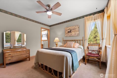 19 Mariposa Lane Winthrop WA 98862