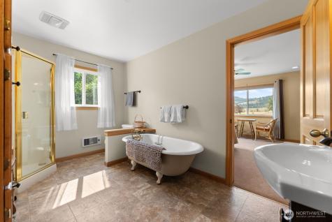 19 Mariposa Lane Winthrop WA 98862