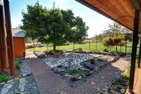 19 Mariposa Lane Winthrop WA 98862