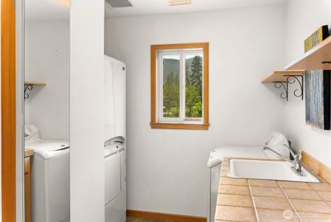 19 Mariposa Lane Winthrop WA 98862