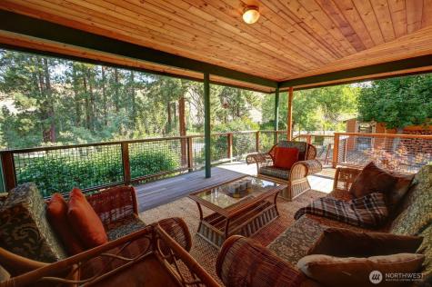 19 Mariposa Lane Winthrop WA 98862