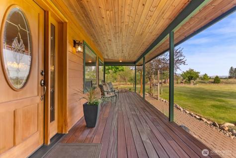 19 Mariposa Lane Winthrop WA 98862