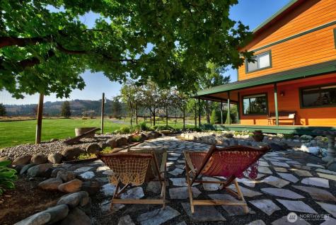 19 Mariposa Lane Winthrop WA 98862