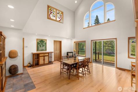 19 Mariposa Lane Winthrop WA 98862