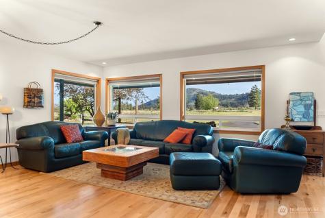 19 Mariposa Lane Winthrop WA 98862