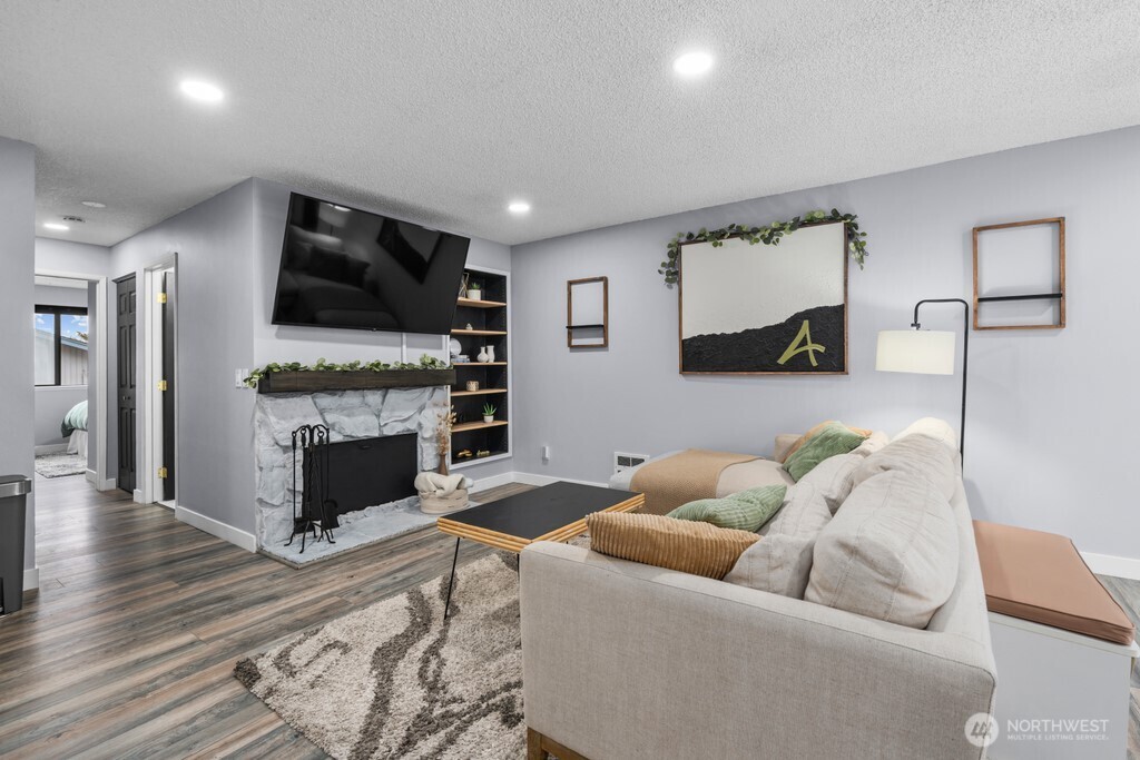 1826 S 330th Federal Way WA 98003