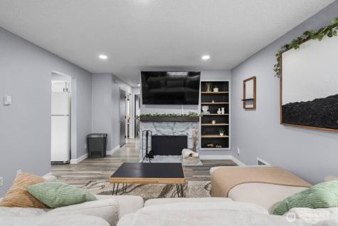 1826 S 330th Federal Way WA 98003
