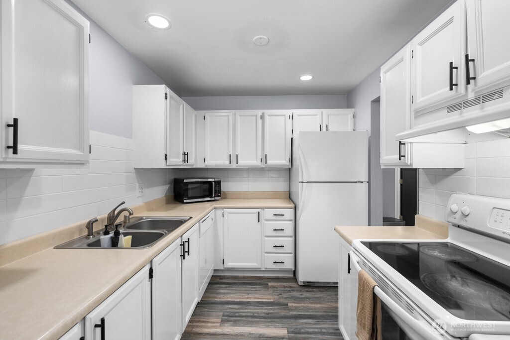 1826 S 330th Federal Way WA 98003