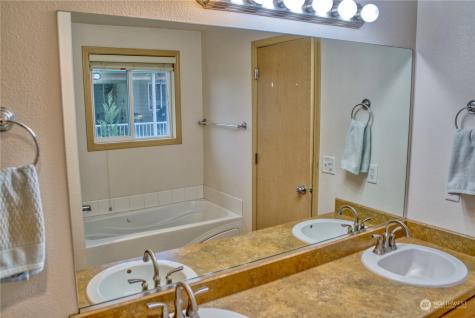1408 E Greens Loop Road Moses Lake WA 98837