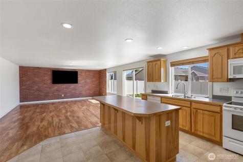 1055 July Court Moses Lake WA 98837